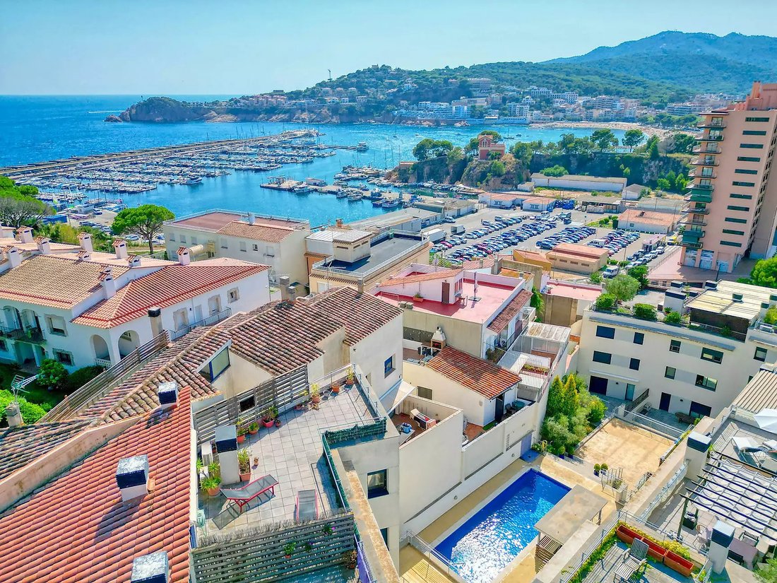 Apartment in Sant Feliu de Guixols, Catalonia, Spain 1 - 18587265