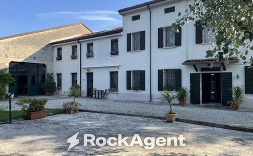Villa in Castellucchio, Lombardy, Italy 1