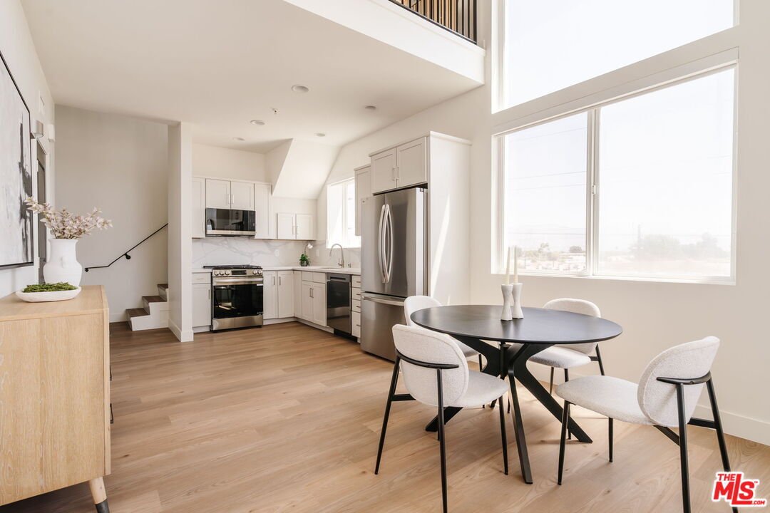 Condo in Los Angeles, California, United States 3 - 18587203