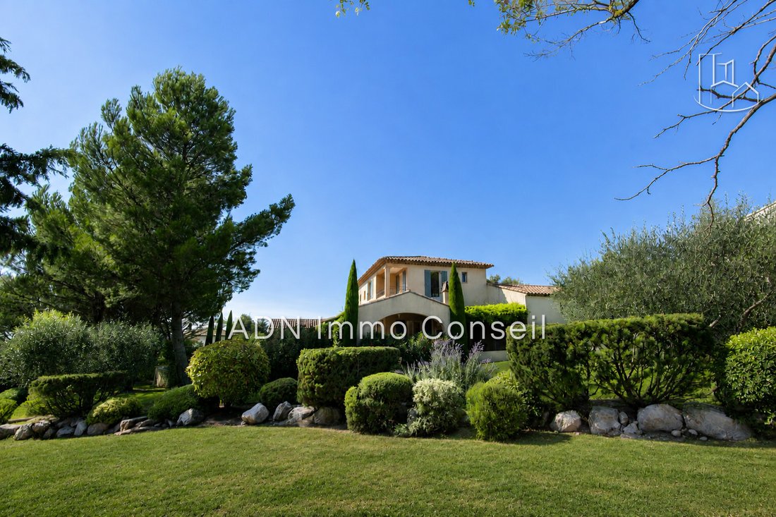Villa in Mallemort, Provence-Alpes-Côte d'Azur, France 2 - 18587154