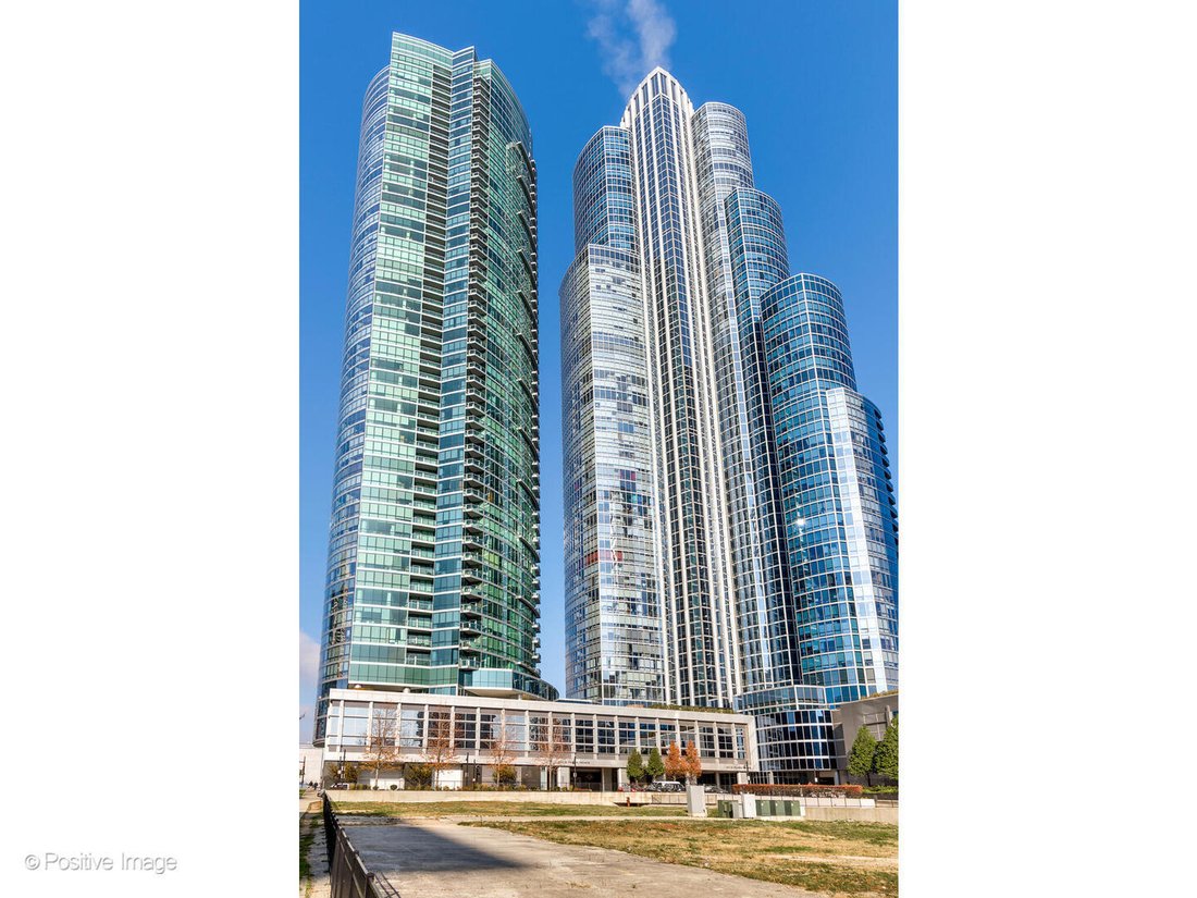 Condo in Chicago, Illinois, United States 1 - 18587226
