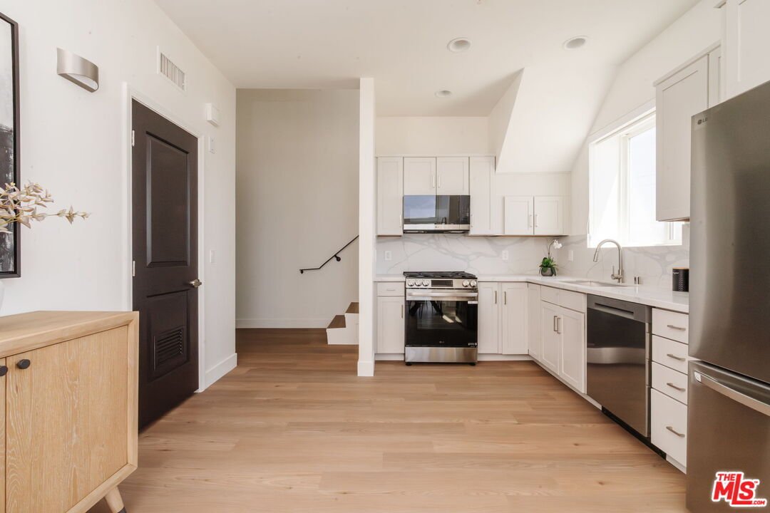 Condo in Los Angeles, California, United States 4 - 18587203