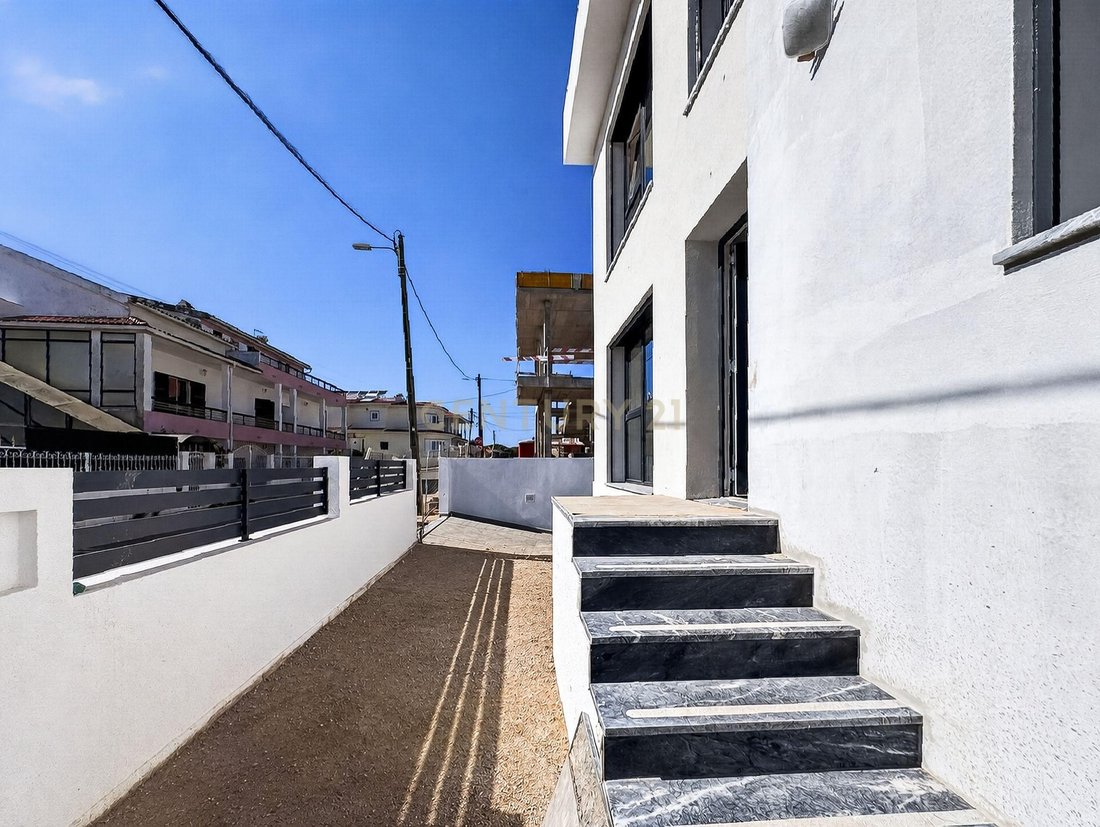 Villa in Charneca de Caparica e Sobreda, Setubal, Portugal 5 - 18587181