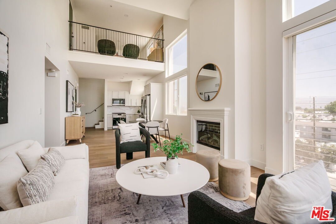 Condo in Los Angeles, California, United States 1 - 18587203
