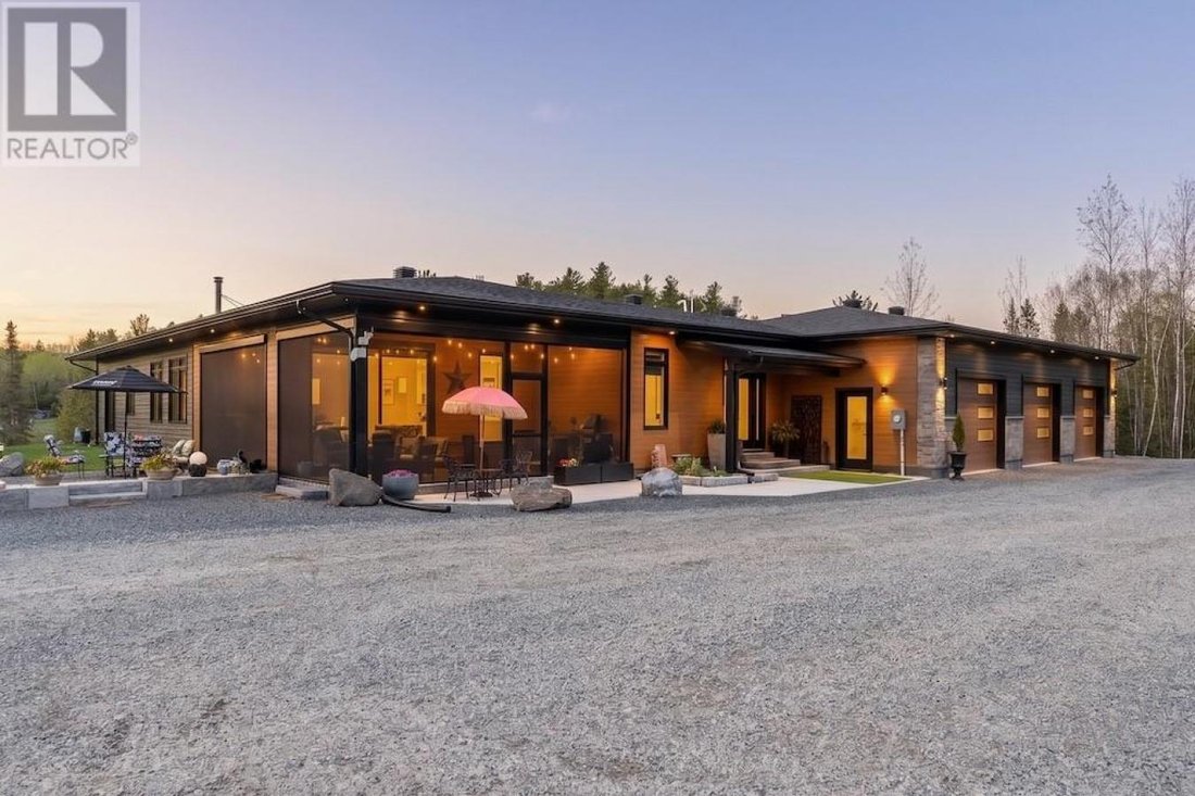 House in Greater Sudbury, Ontario, Canada 1 - 18587099