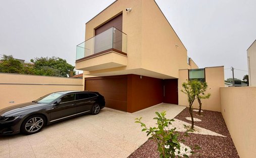House in Sao Felix da Marinha, Porto District, Portugal 1