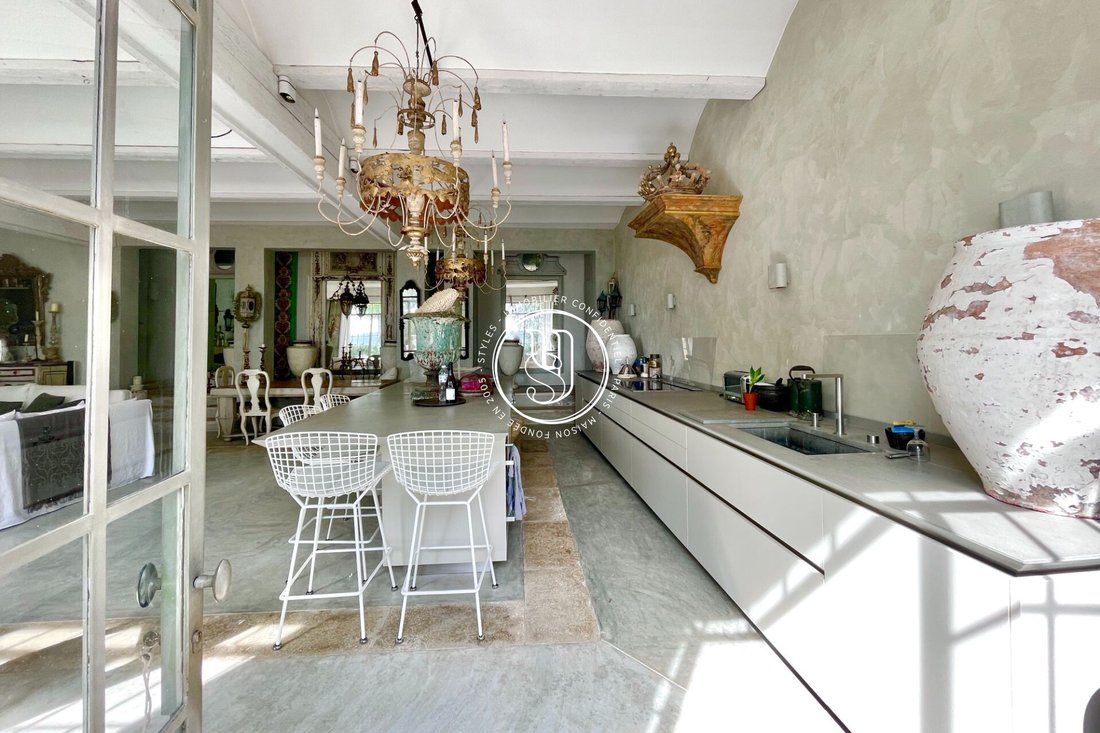 Villa in Uzès, Occitania, France 5 - 18587162