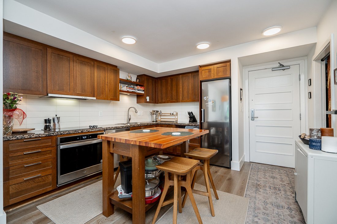 Apartment in Vancouver, British Columbia, Canada 2 - 18587247