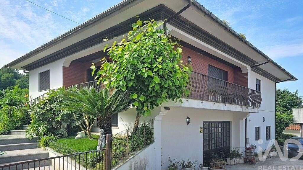 Townhouse in Oliveira de Azemeis, Santiago de Riba-Ul, Ul, Macinhata da Seixa e Madail, Aveiro District, Portugal 1 - 18587609