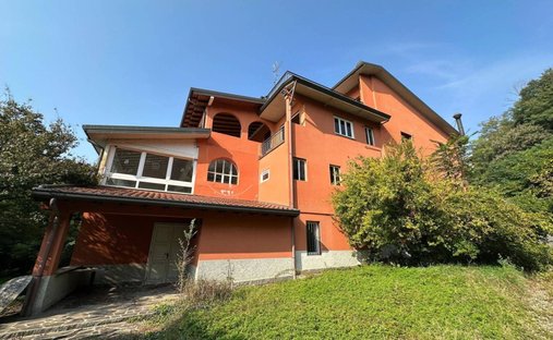 Estate in Capriate San Gervasio, Lombardy, Italy 1