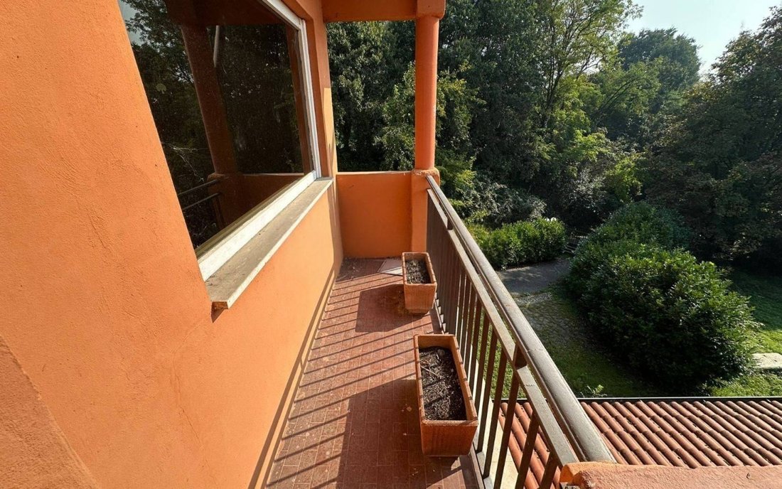 Estate in Capriate San Gervasio, Lombardy, Italy 4 - 18587382