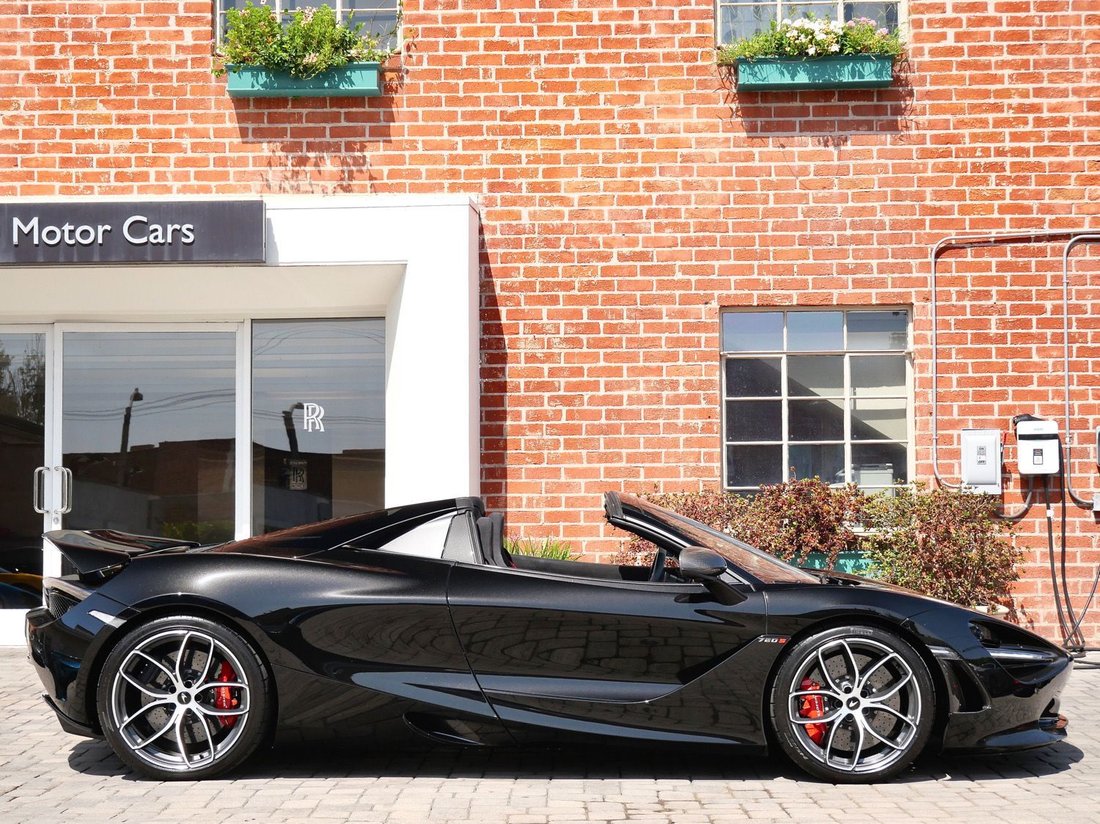 Cabriolet in Beverly Hills, CA, United States 3 - 18587373