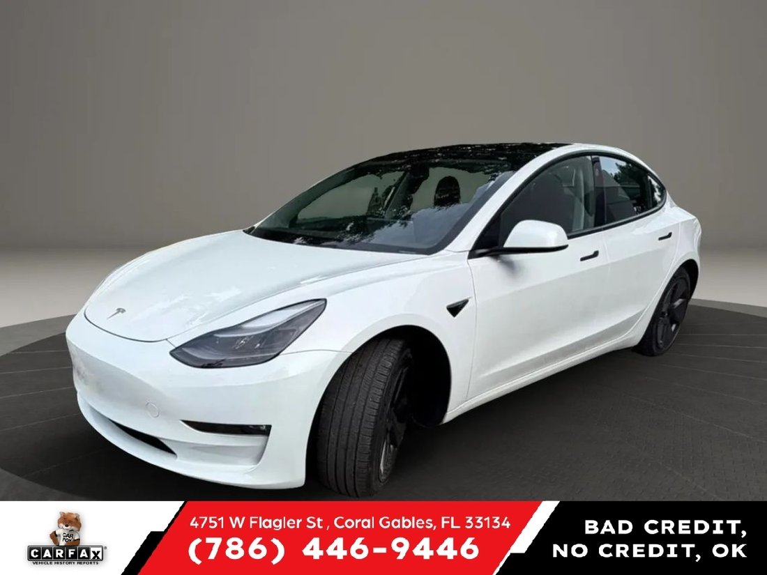 Sedan in Coral Gables, FL, United States 1 - 18587427