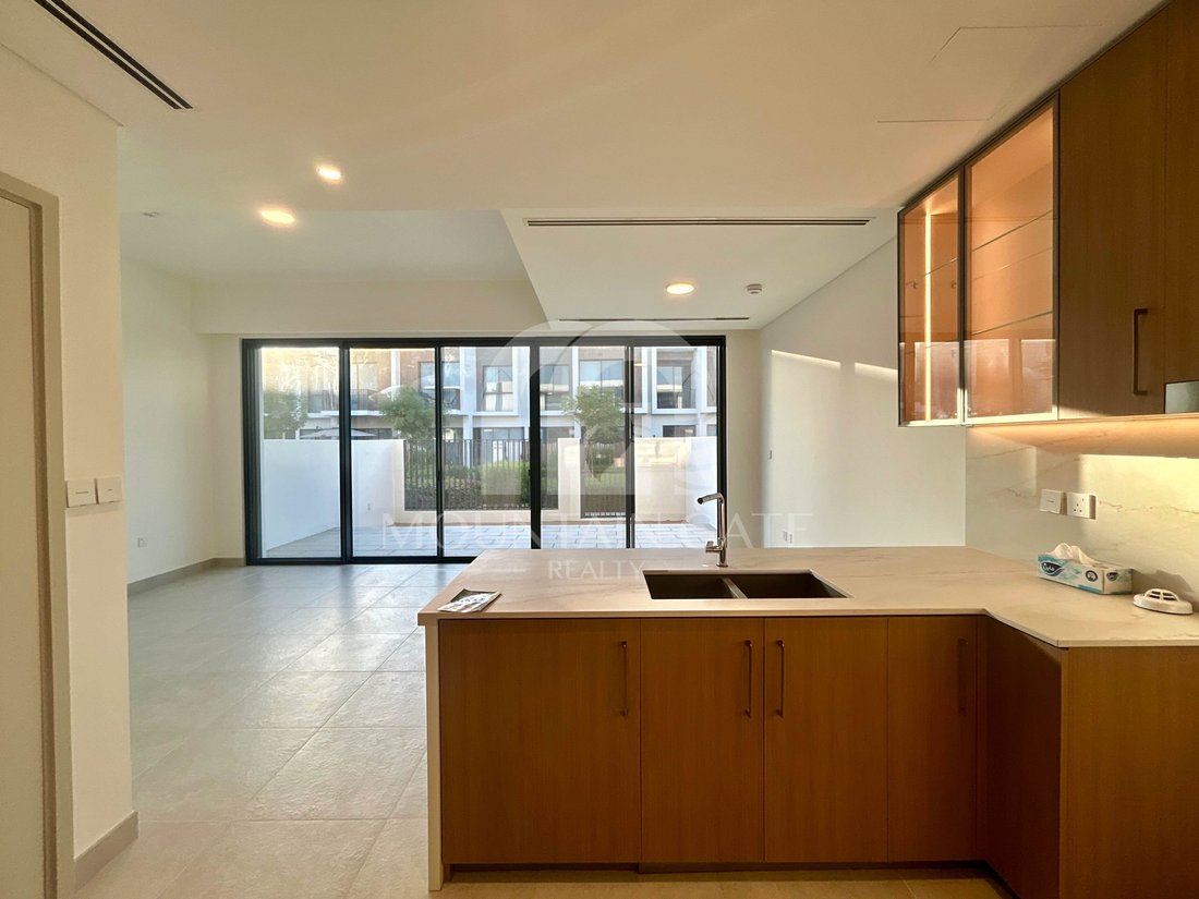 Townhouse in Ud al Bayda, Dubai, United Arab Emirates 1 - 18587572