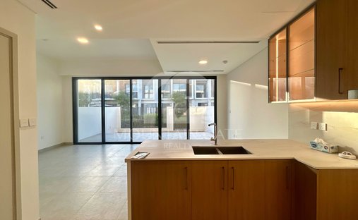 Townhouse in Ud al Bayda, Dubai, United Arab Emirates 1