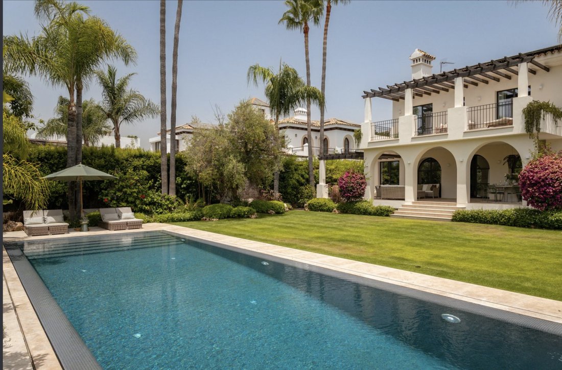 Villa in San Pedro de Alcantara, Andalusia, Spain 3 - 18587649