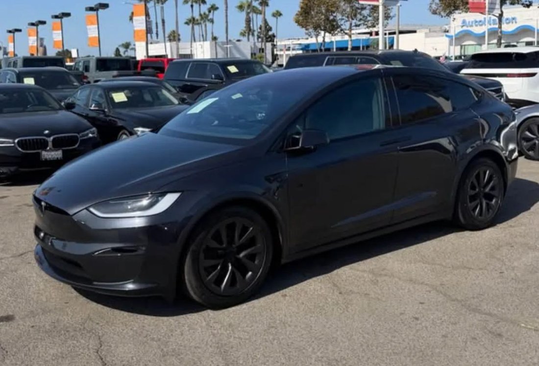 Suv in Costa Mesa, CA, United States 2 - 18587522