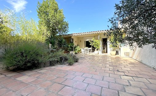Villa in Grand Sud- Aix la Duranne, Aix-en-Provence, France 1