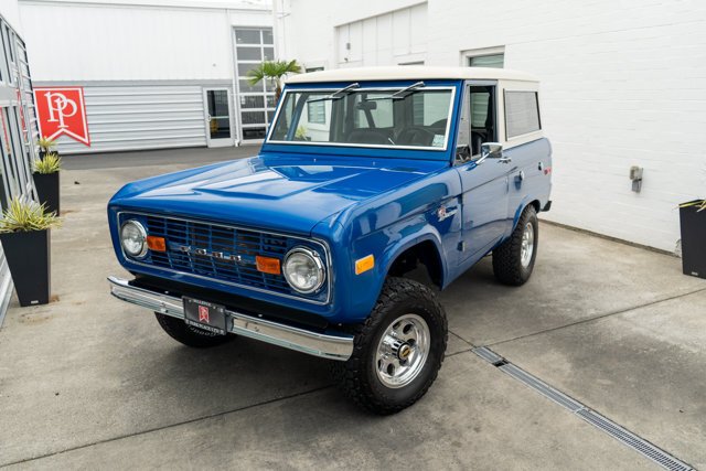 Suv in Bellevue, WA, United States 3 - 18587637
