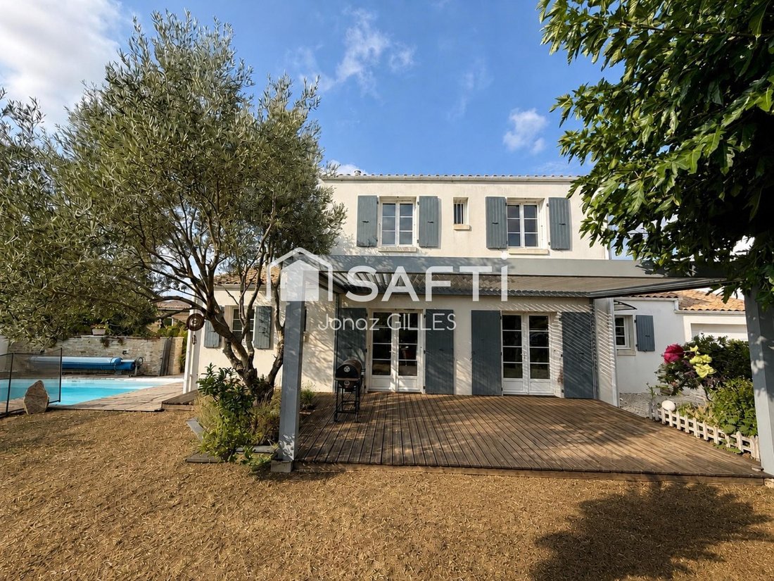 House in Saint-Georges-d'Oleron, Nouvelle-Aquitaine, France 1 - 18588092