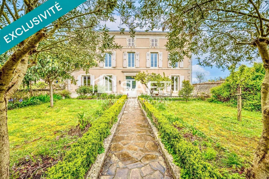 House in Niort, Nouvelle-Aquitaine, France 1 - 17713433