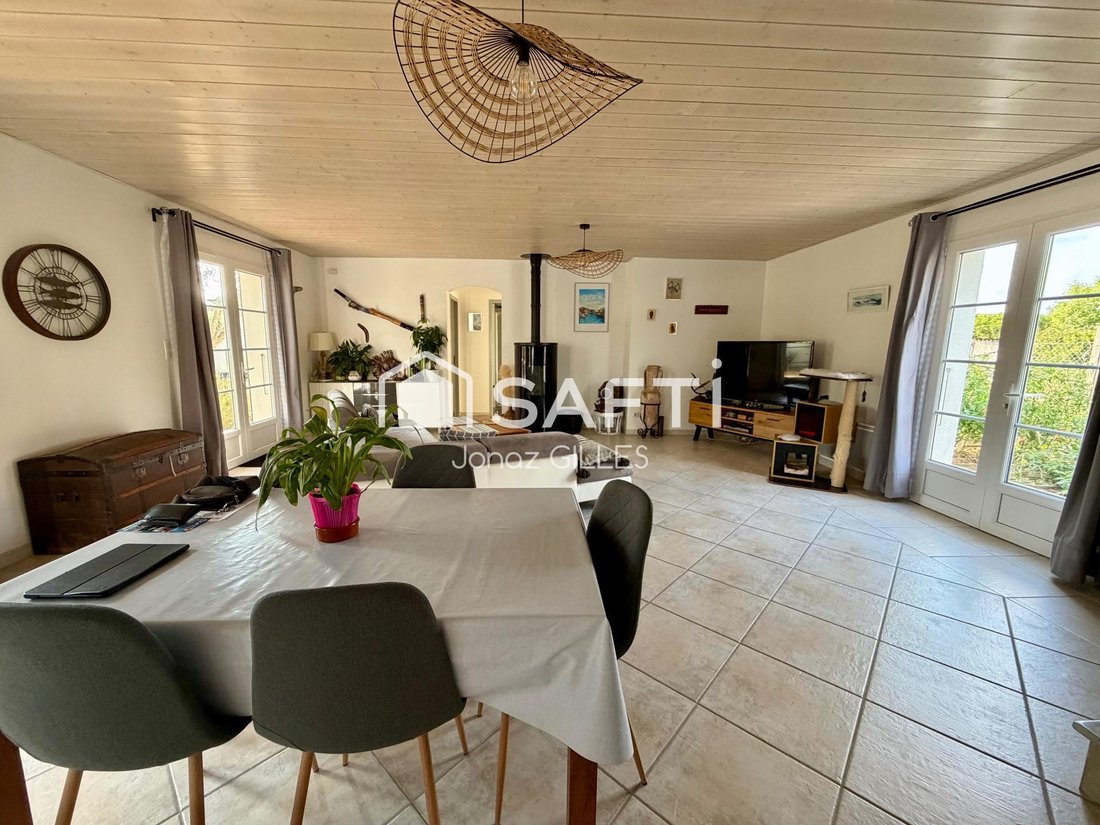 House in Saint-Georges-d'Oleron, Nouvelle-Aquitaine, France 3 - 18588092