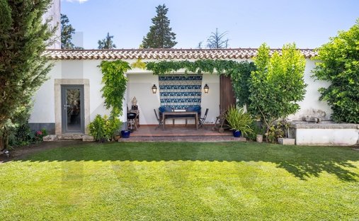 House in Azeitao (Sao Lourenco e Sao Simao), Setubal, Portugal 1