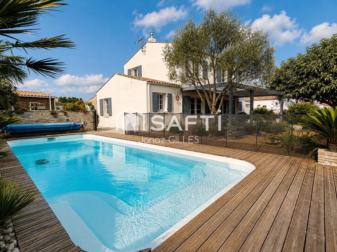 House in Saint-Georges-d'Oleron, Nouvelle-Aquitaine, France 2 - 18588092