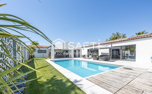 House in Bessines, Nouvelle-Aquitaine, France 1