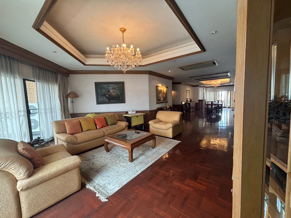 Condo in Phra Khanong Nuea, Bangkok, Thailand 1 - 18463964