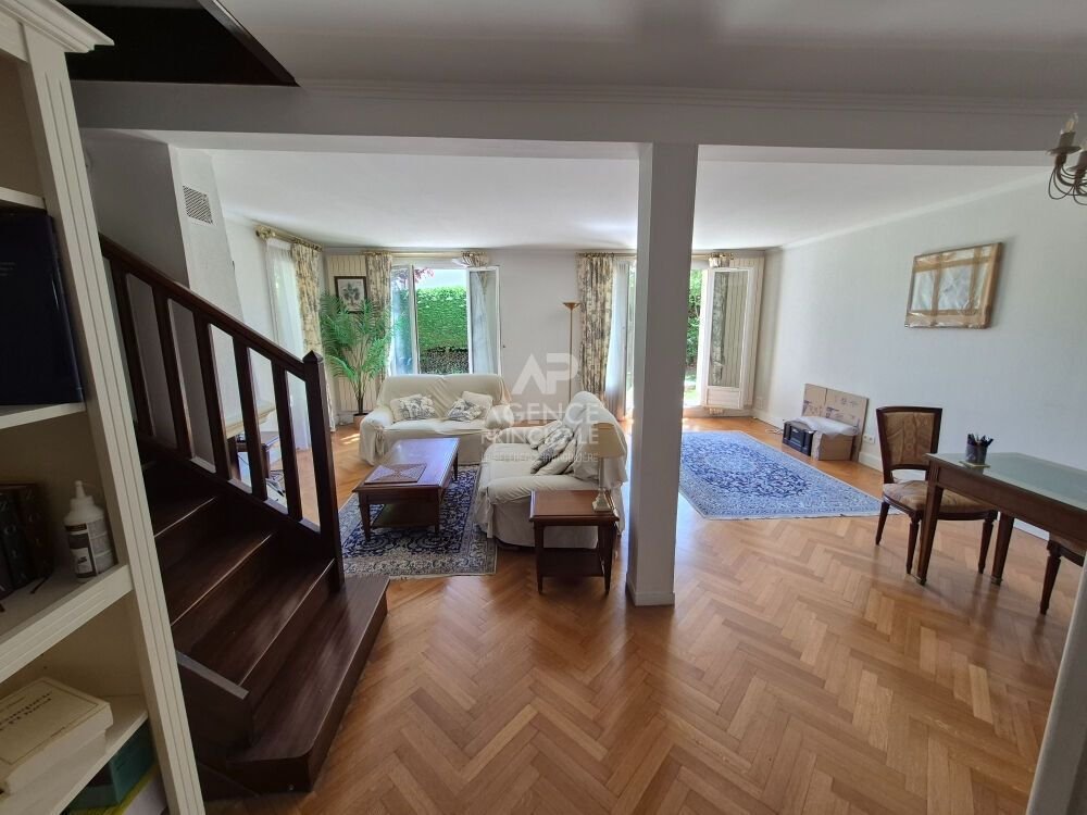 House in Forêt, Saint-Germain-en-Laye, France 2 - 18589658
