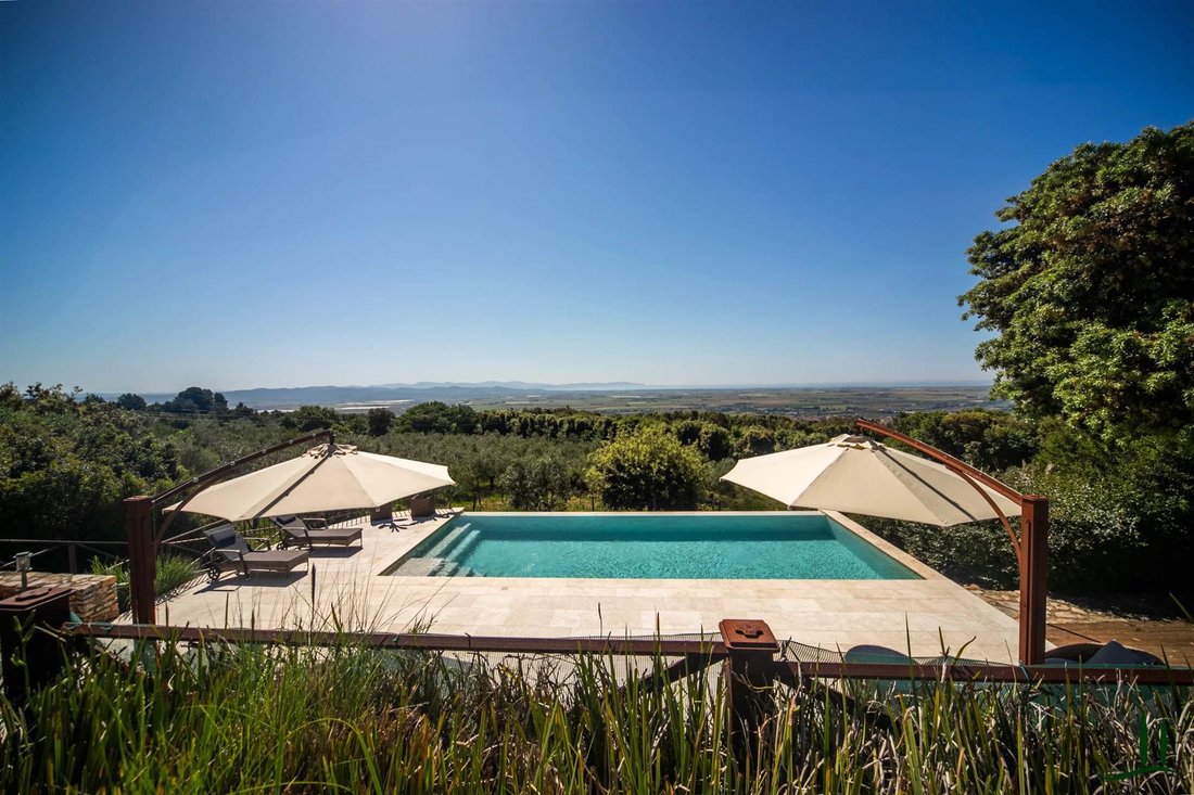 Villa in San Vincenzo, Tuscany, Italy 3 - 18591047