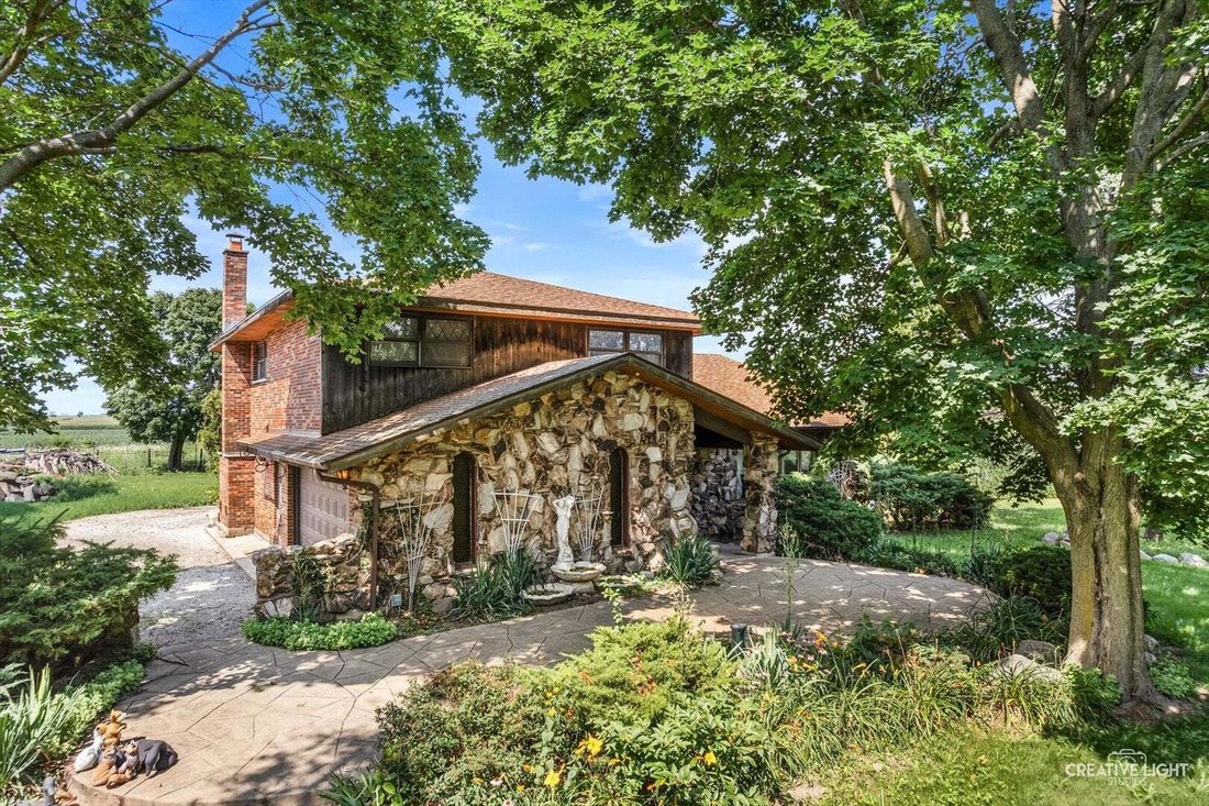 House in Hinckley, Illinois, United States 2 - 18592403