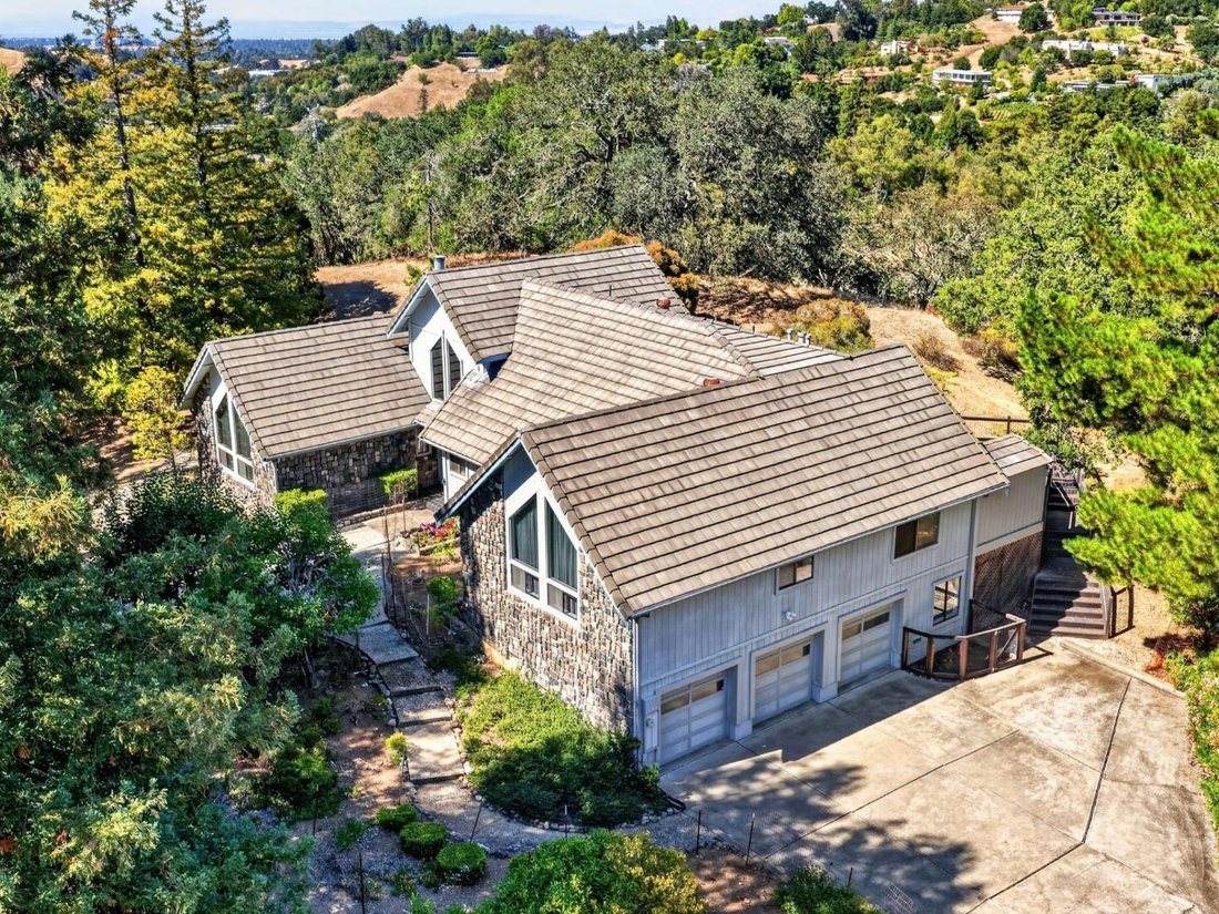 House in Los Altos Hills, California, United States 1 - 18591457