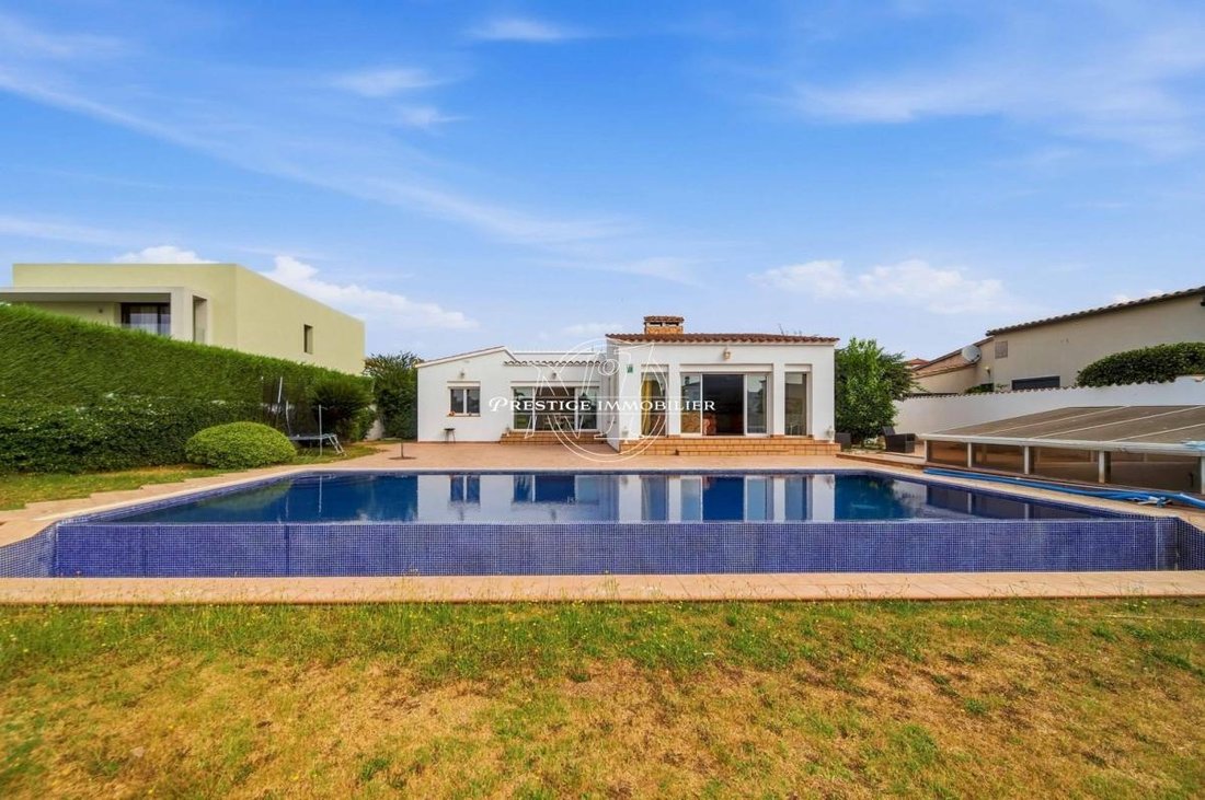 Villa in Empuriabrava, Catalonia, Spain 1 - 18589627