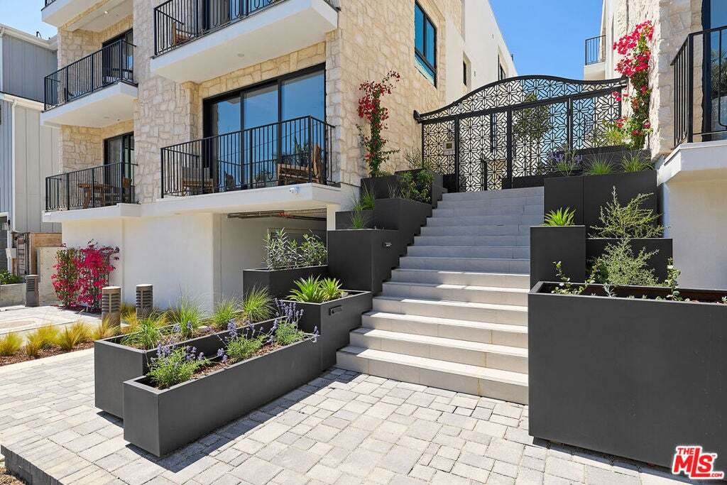 Condo in Los Angeles, California, United States 3 - 18551027