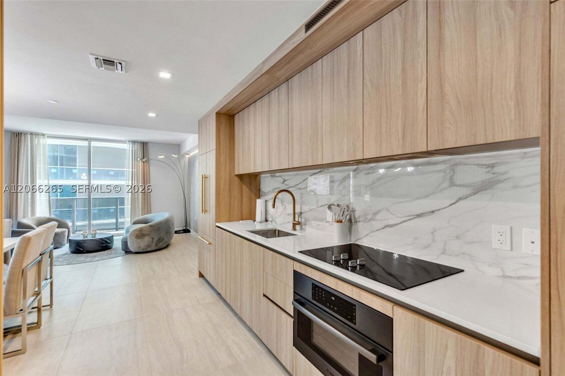 Condo in Miami, Florida, United States 3 - 18591538