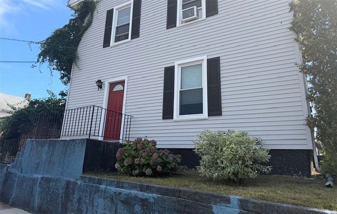 West Warwick, Rhode Island, United States 3 - 18588813