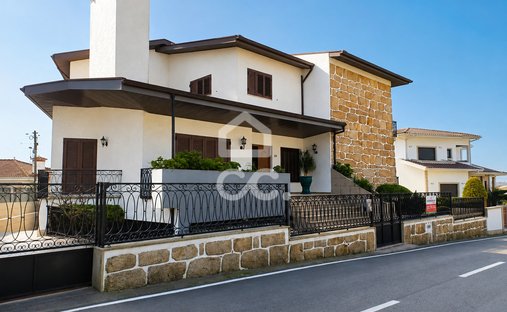 Villa in Santo Tirso, Couto (Santa Cristina e Sao Miguel) e Burgaes, Porto District, Portugal 1