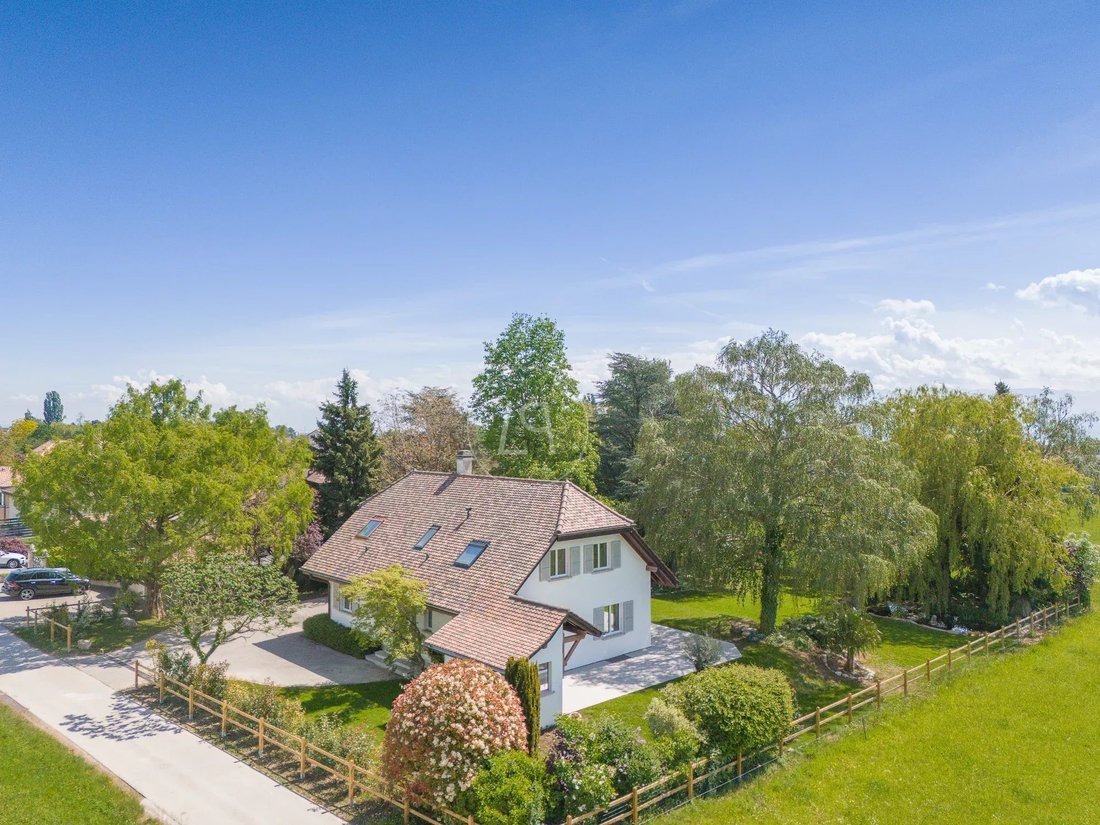 House in Grens, Vaud, Switzerland 4 - 18590363