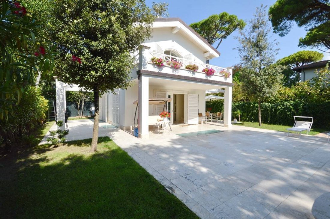Villa in Center, Forte dei Marmi, Tuscany 2 - 18593644