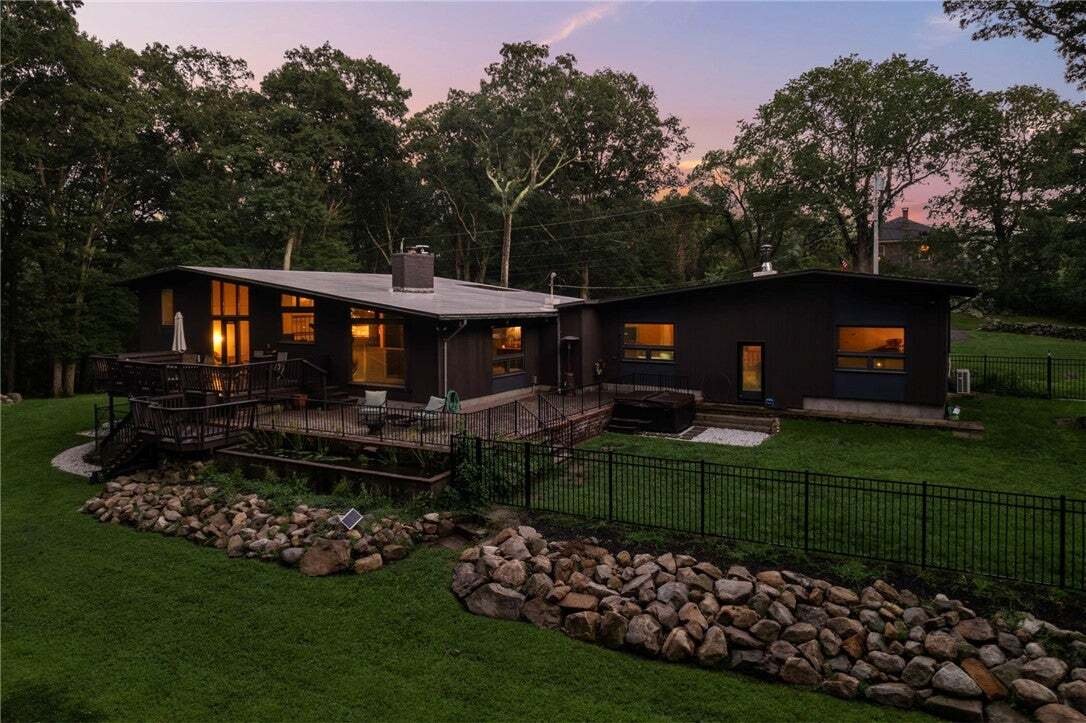 House in Warwick, Rhode Island, United States 1 - 18590975