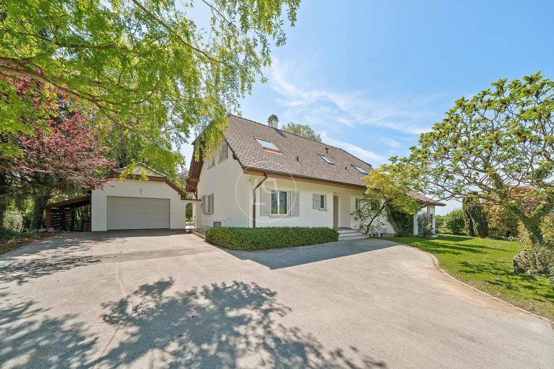 House in Grens, Vaud, Switzerland 3 - 18590363