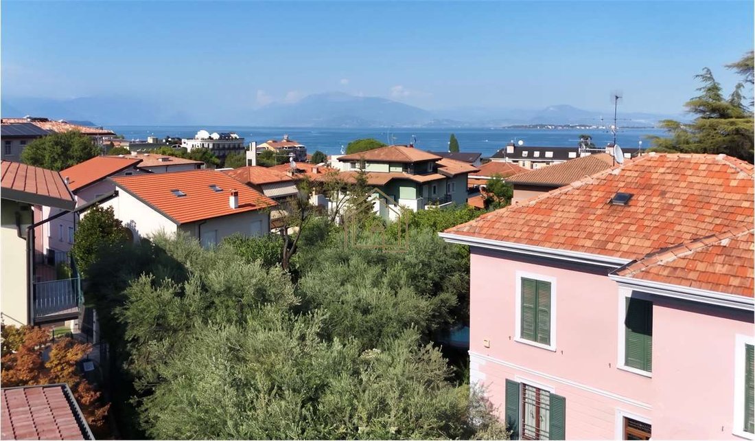 Villa in Historic Center, Desenzano del Garda, Lombardy 4 - 18591768
