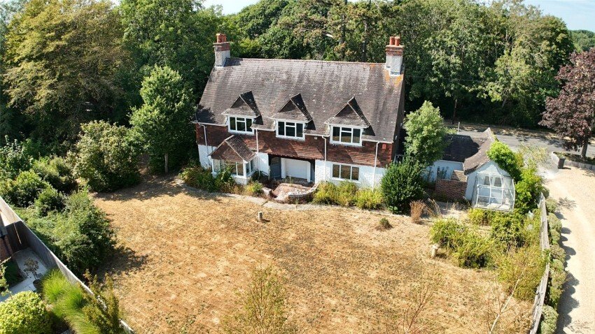 House in Milford on Sea, England 1 - 17494438