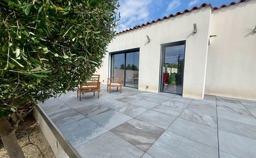 Villa in Le Brulot-Valapoux, Sausset-les-Pins, France 1