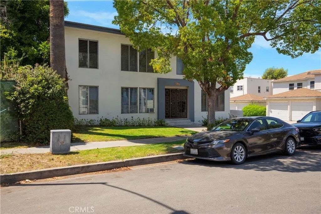 Los Angeles, California, United States 5 - 18250542