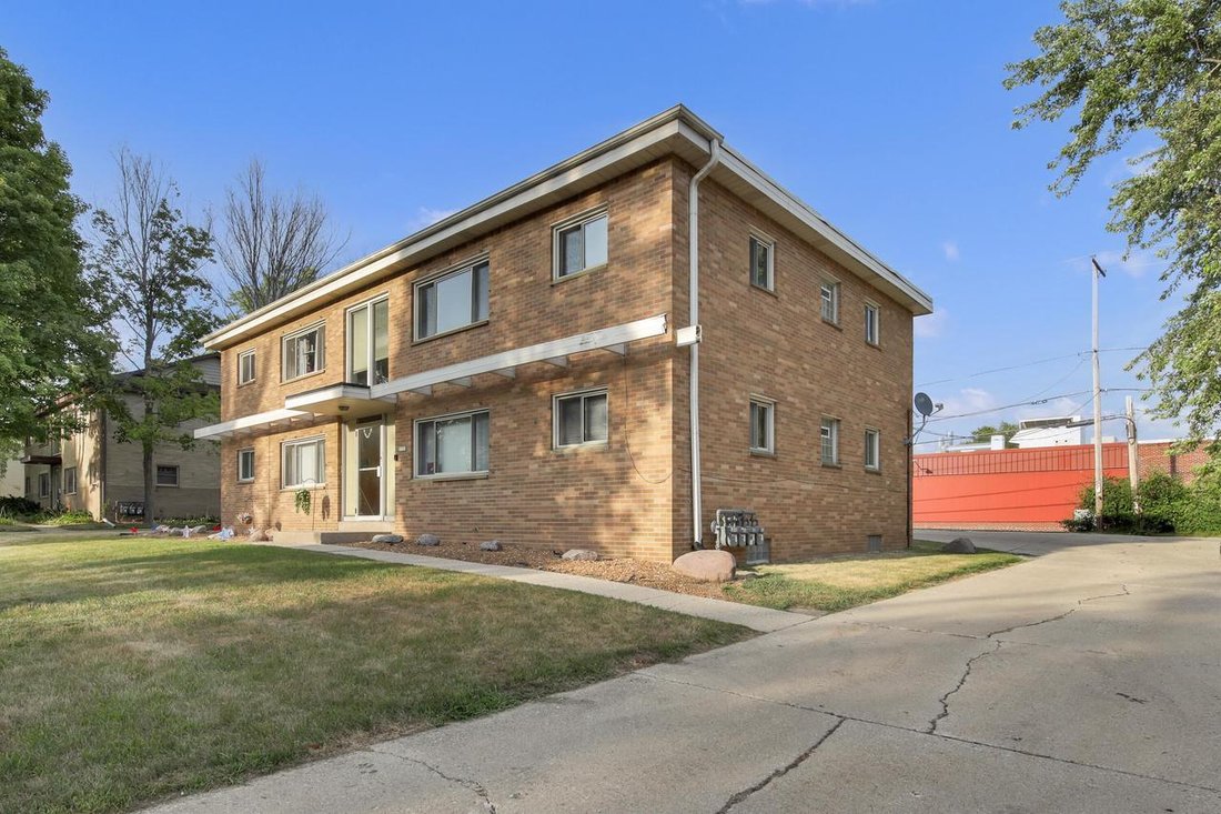 Wauwatosa, Wisconsin, United States 5 - 18589145