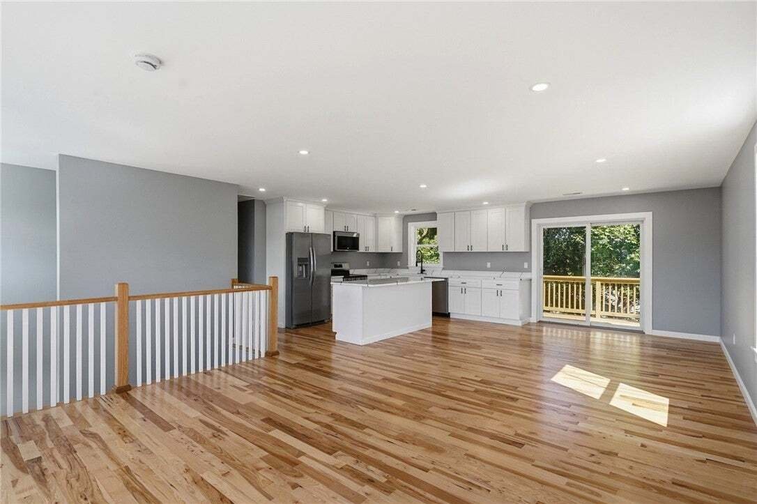 House in West Warwick, Rhode Island, United States 3 - 18590968