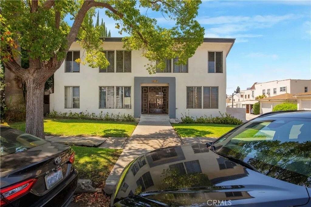 Los Angeles, California, United States 4 - 18250542